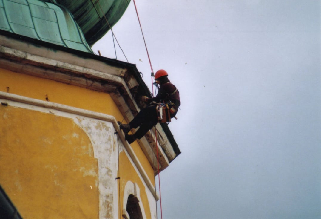 Technikbergsteiger am Turm